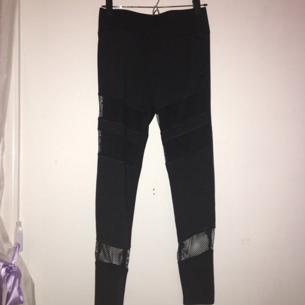 Leggings with mesh
